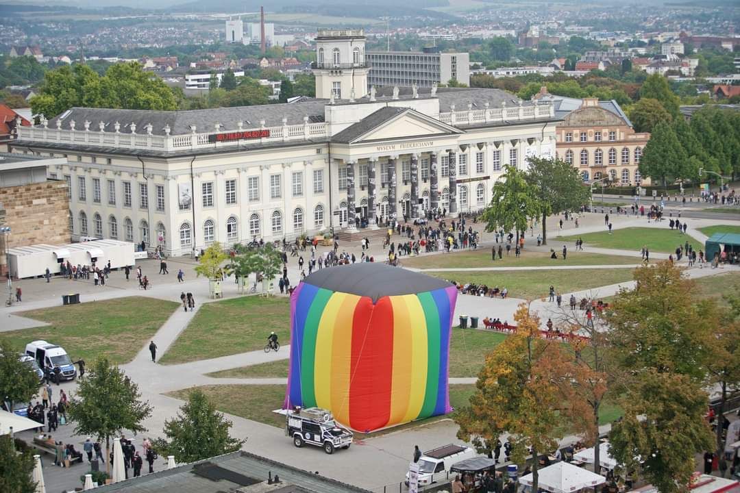 Mobile „Regenbogenkaaba“ als Wallfahrtsort für LGBTQ-Muslime